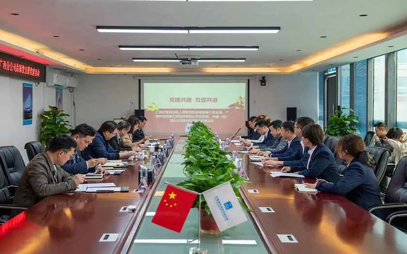 中信恒泰黨支部與廣西壯族自治區(qū)人民醫(yī)院機(jī)關(guān)后勤第六黨支部、中建一局總承包公司廣西分公司總部黨支部舉行黨建共建活動(dòng)